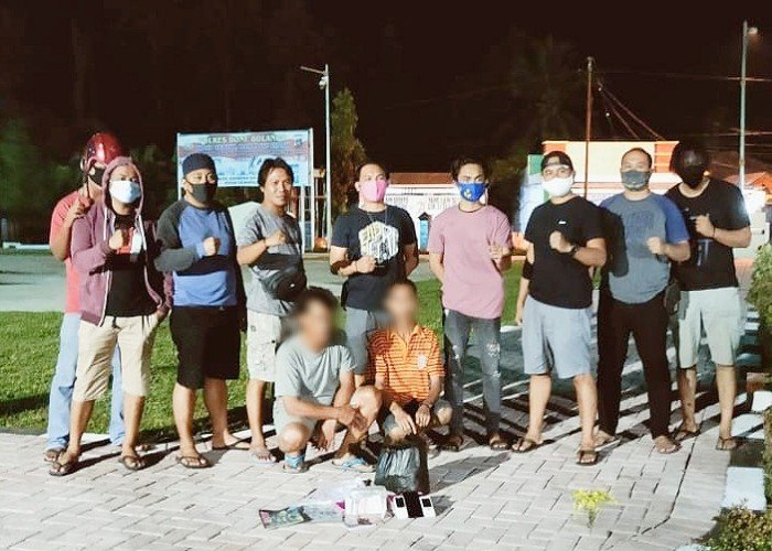 Tim Resmob Polda Gorontalo bersama Tim Resmob (Watawatanga) Polres Bone Bolango mengamankan pelaku judi togel online.(Foto : Istimewa)