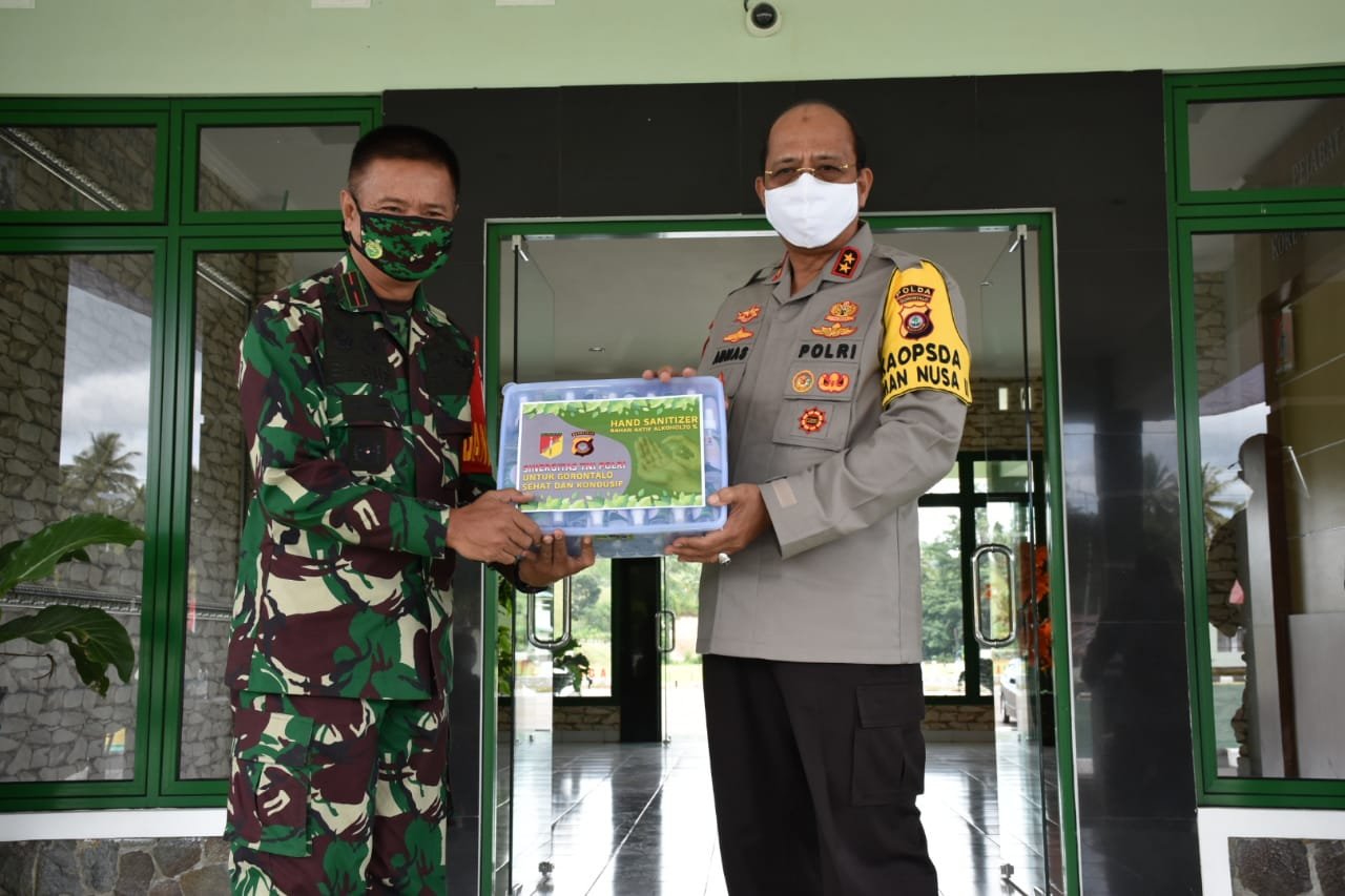 Kapolda Gorontalo Irjen Pol. Dr.M. Adnas, M.Si bersama Danrem 133/NWB Brigjen C.zi Bagus Antonov Hardito. (Foto : Istimewa)