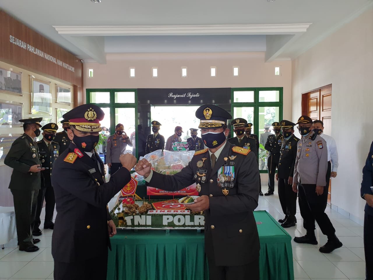 Danrem 133/NWB Terima Kejutan Dari Kapolda Gorontalo