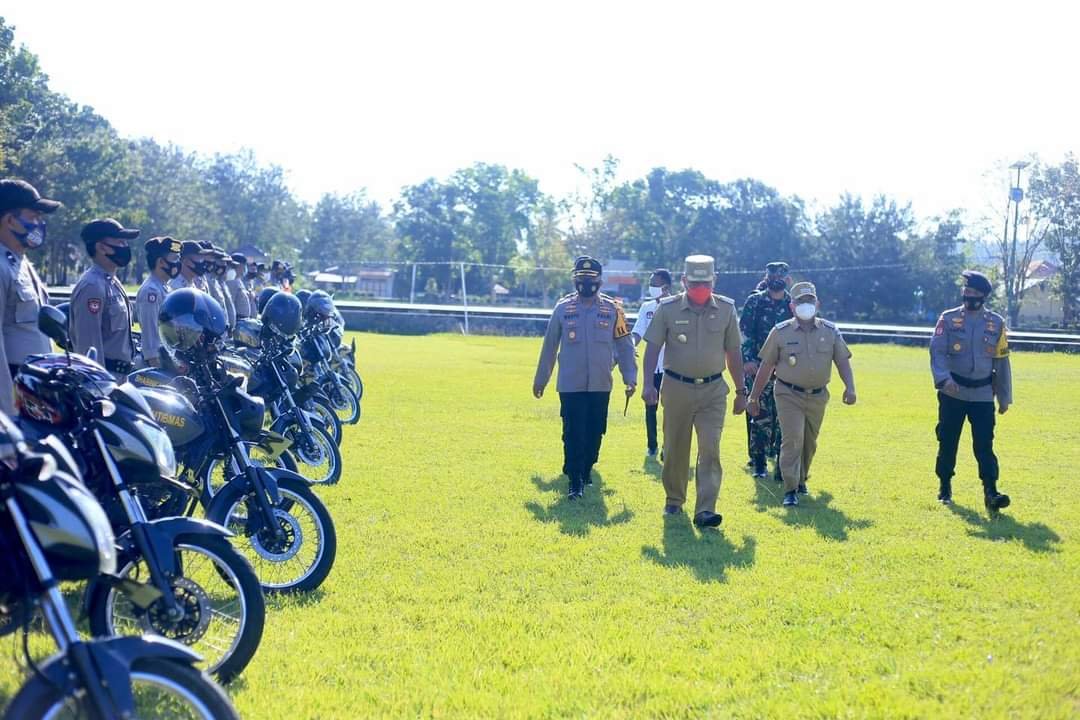 Pemkab Bolmut, Aparat TNI Polri Berkumpul Di Lapangan Boroko