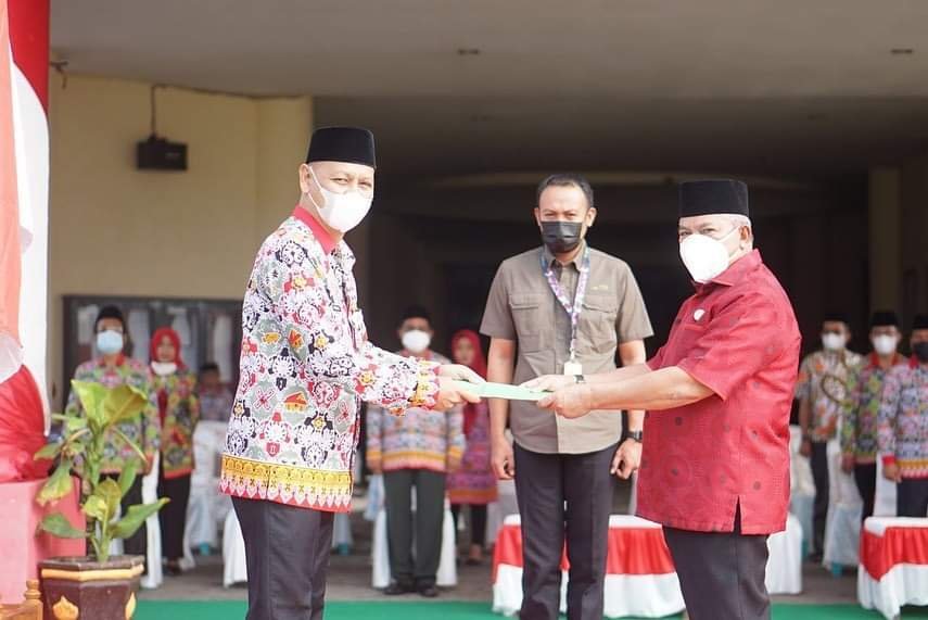 Rachmat Pontoh Terima Surat Perintah Plh. Sekda Bolmut