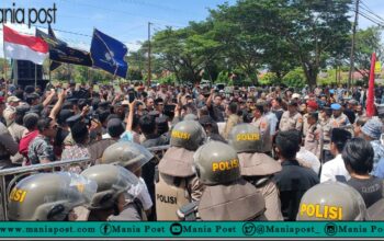 Barisan Aliansi Kerakyatan (BAKAR) Gelar Aksi Demo di DPRD Bolaang Mongondow Utara
